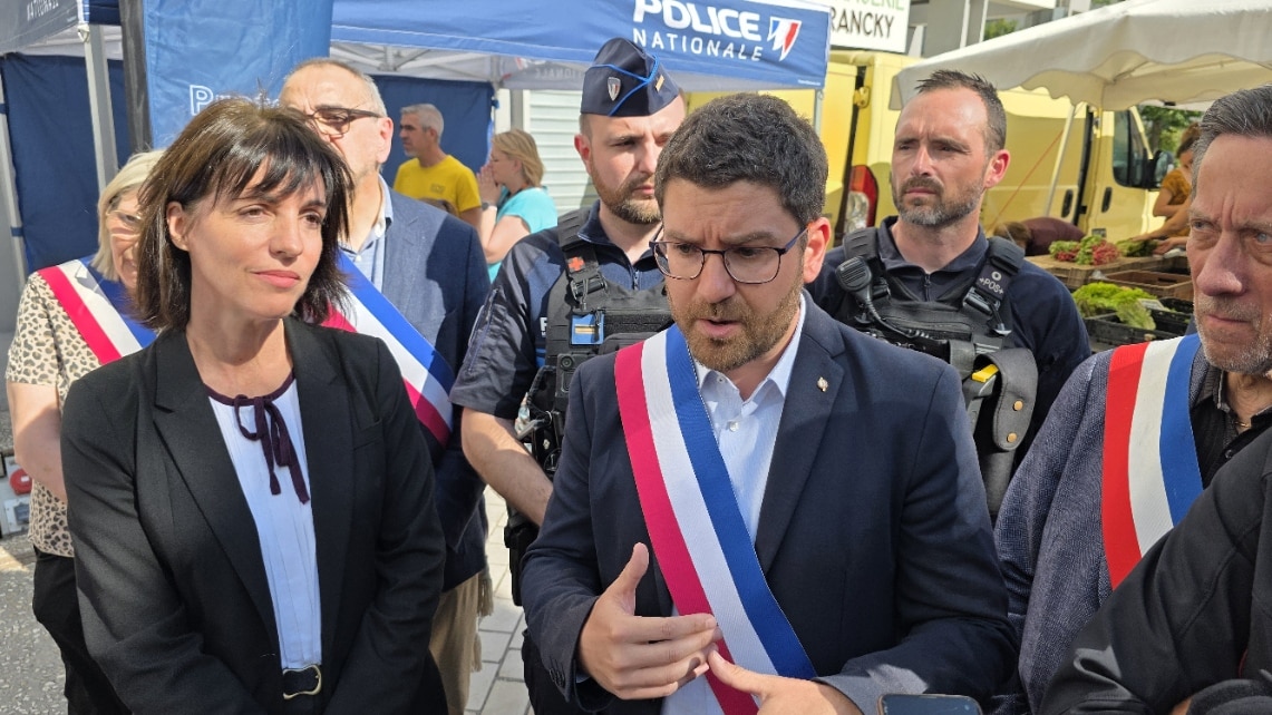 Franck Longo, maire de Fontaine, lors d'une opération de sécurité et d'occupation citoyenne à Fontaine contre le trafic de drogue. © Joël Kermabon - Place Gre'net