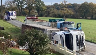 Un camion transportant 27 tonnes de pommes se renverse en Ille-et-Vilaine