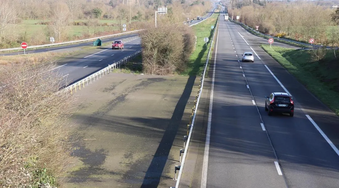 Un jeune de 19 ans décède percuté par une voiture sur la quatre voies dans le sens Nantes-Rennes