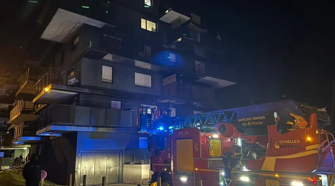 Incendie dans un appartement à Rennes : trois personnes intoxiquées, un pompier blessé