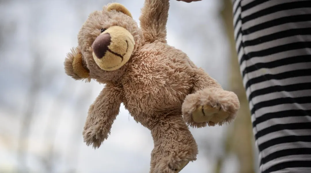 « Prends un pyjama, ton doudou » : une mère condamnée pour avoir mis son fils de 9 ans