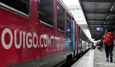 Plusieurs centaines de passagers prennent le train de Nantes pour Paris et se retrouvent… à