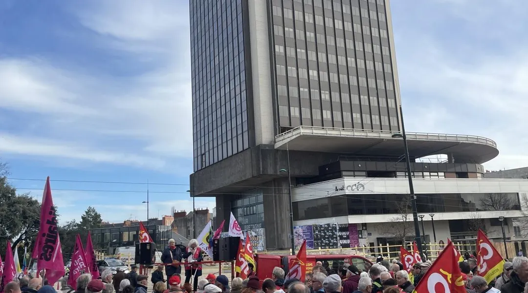 « Arrêtons d’opposer les générations » : inquiets vis-à-vis du budget, 300 retraités en