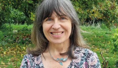 Son travail salué par le public, l’artiste peintre Nelly Simon invitée d’honneur du Salon