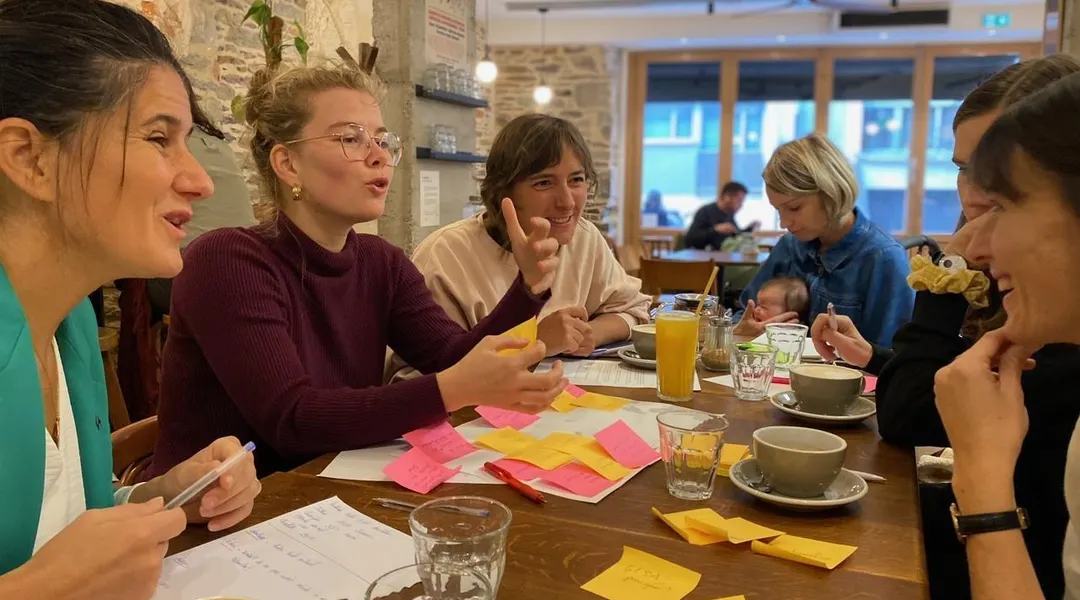 REPORTAGE. Un café pour libérer la parole sur le déclenchement de l’accouchement