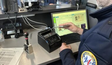 Trois voyageurs usent de masques en silicone et de faux passeports pour aller au Canada depuis