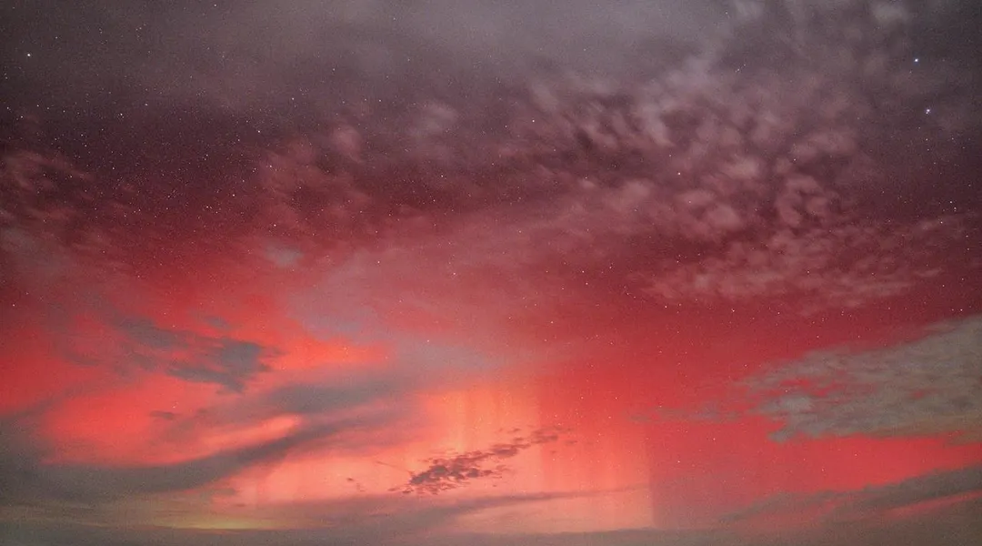 EN IMAGES. De spectaculaires aurores boréales illuminent le ciel français