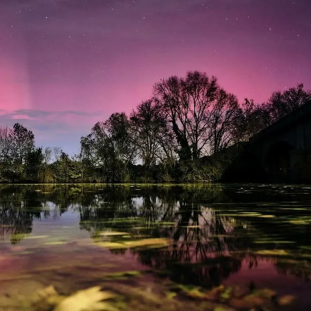 photo aurores boréales prises à vertou ce mercredi 12 novembre, entre 3 h et 4 h du matin.  ©  @math_rv