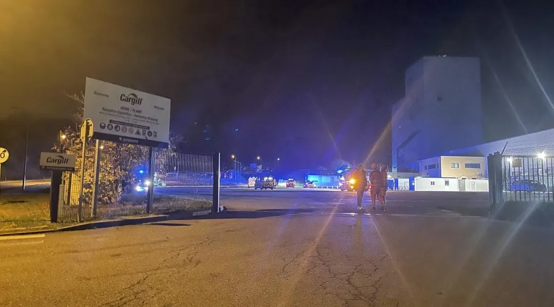 Les pompiers interviennent pour un feu sur le site de Cargill à Crevin, au sud de Rennes . Sport