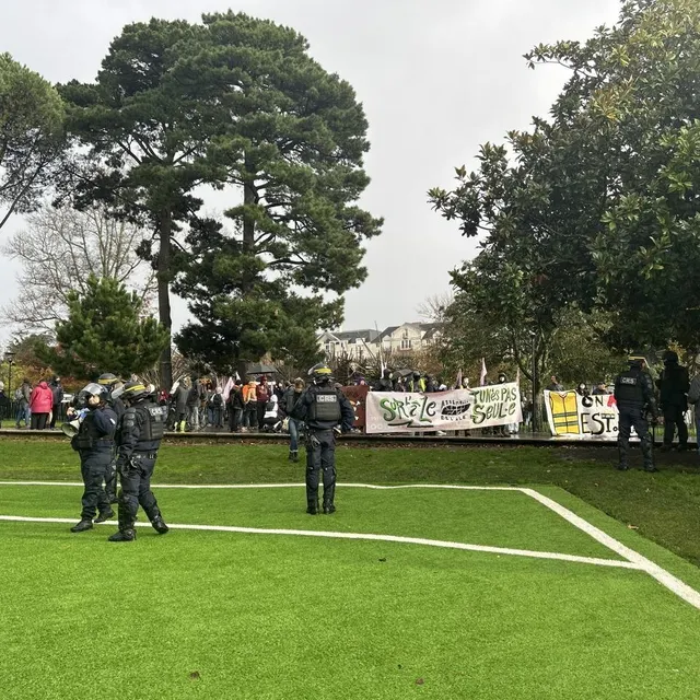 Environ une cinquantaine de manifestants ont participé à cette mobilisation. Photo PO-CT photo environ une cinquantaine de manifestants ont participé à cette mobilisation. © photo po-ct