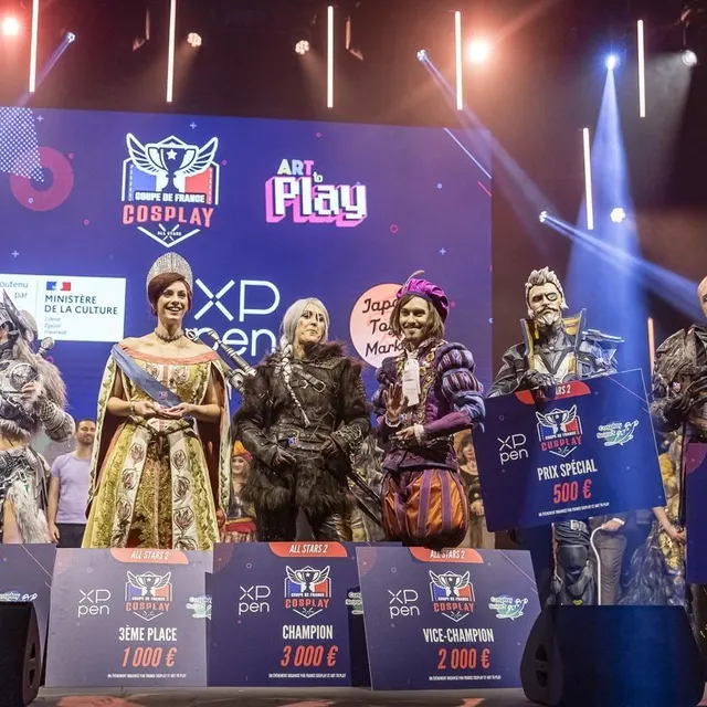 photo les participants à la remise des prix de la coupe de france de cosplay, au salon art to play, à nantes.  ©  photo presse océan-thierry butzbach