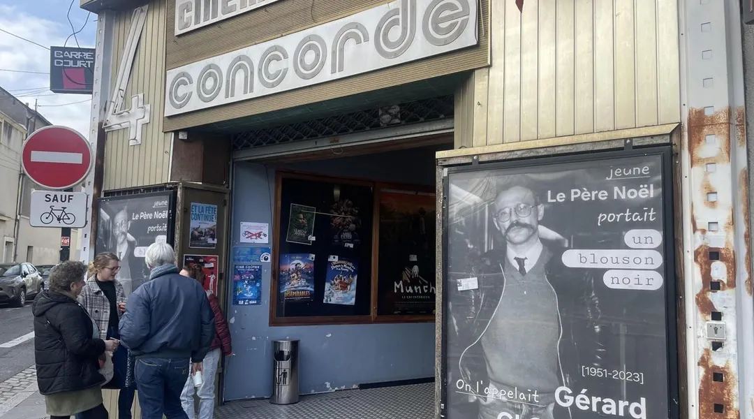 On sort son tricot et ses pelotes devant le grand écran du cinéma Le Concorde, à Nantes : la