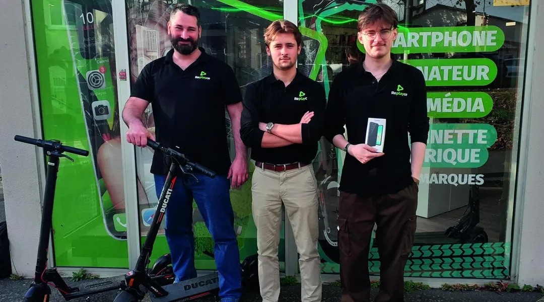 À Rennes, Replayce, la boutique qui répare et remplace smartphones, ordinateurs et même les