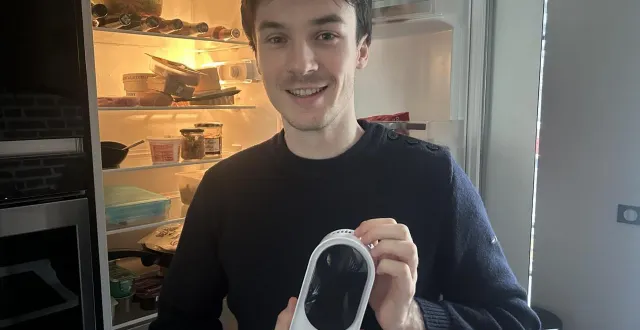 photo  mathis desbrière, 25 ans, est le créateur rennais d’holus, un purificateur d’air pour réfrigérateur. il permet de doubler la durée de vie des fruits et légumes et ainsi, évite le gaspillage alimentaire.  ©  photo : ouest-france 