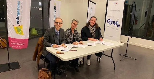 photo  rené phalippou, directeur régional adjoint des affaires culturelles ; dominique poirout, vice-présidente culture et patrimoine du département et marine guilloux, vice présidente déléguée à la culture à la cceg.  ©  photo presse océan 