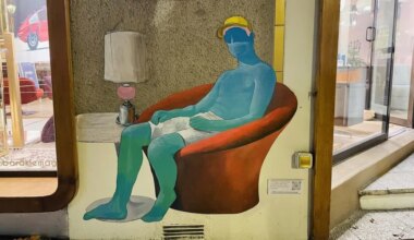Qui est derrière ces mystérieux personnages aux couleurs vives égayant les murs des rues de
