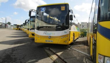 Après un accident, un conducteur de car piégé et secouru par les sapeurs-pompiers en