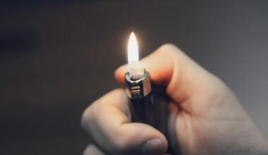 En conflit avec une collègue, un infirmier met le feu à sa voiture sur le parking du CHU de Nice