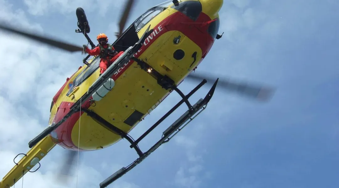 Victime d’un retour de flammes alors qu’il allumait un feu dans son jardin en Bretagne, un homme