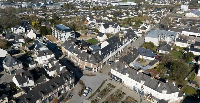 photo  avec près de 20 000 habitants, bruz est la 4e commune du département. candidat déclaré pour être tête de liste de la gauche, philippe salmon, le maire sortant, n’a finalement pas été désigné. marie-pierre durand et jean-baptiste chevé, deux élus de son équipe, ont été choisis par le collectif bruz 2026.  ©  thomas brégardis/ ouest-france 