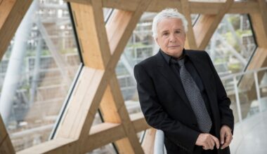 Michel Sardou sort de sa retraite : « Ça ne m’a pas plu qu’on mette en prison le président de la République »