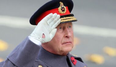 En bonne forme, Charles III mène les traditionnelles commémorations pour les soldats morts au combat