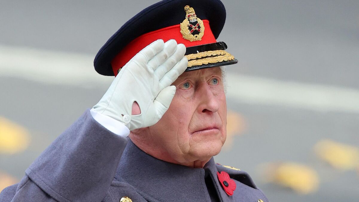 En bonne forme, Charles III mène les traditionnelles commémorations pour les soldats morts au combat