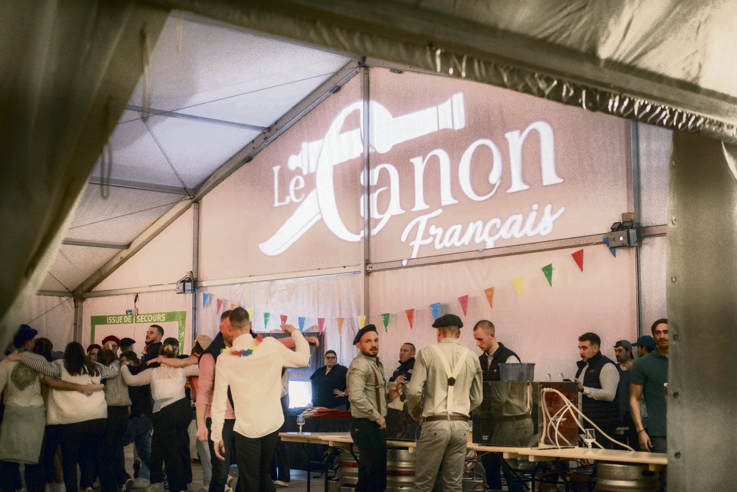 « Canon français » : l’Humanité s’est rendue dans le banquet breton, là où les réacs font bonne chère