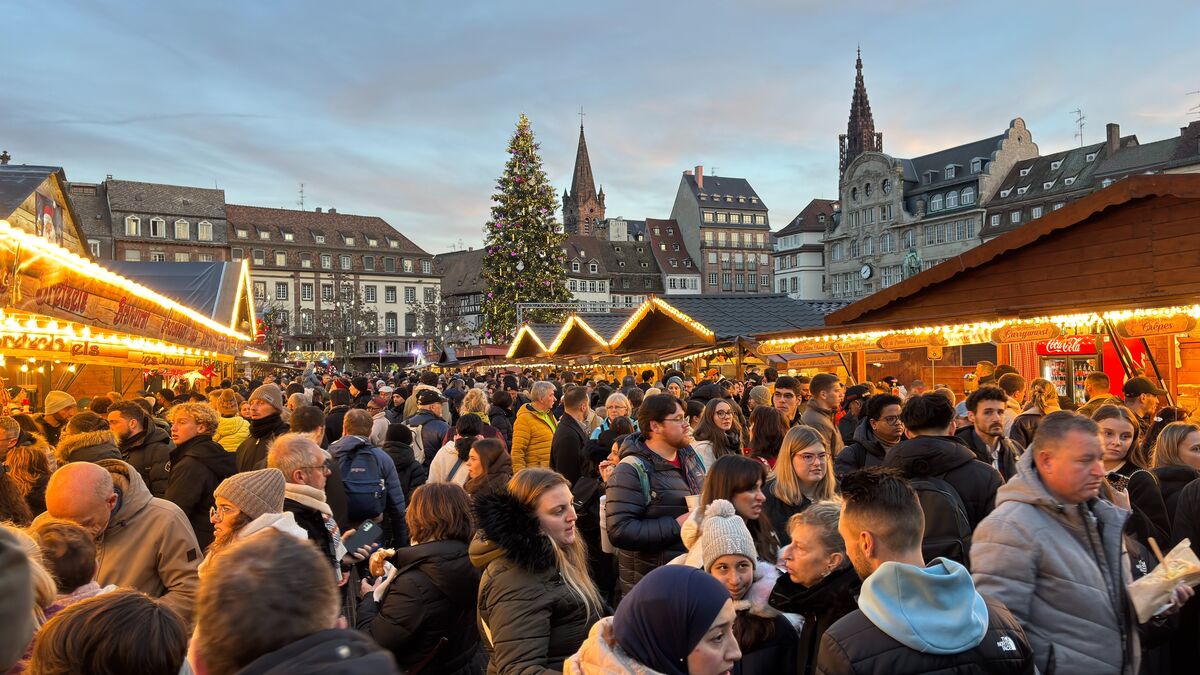 « Ne pas céder à la panique » : la découverte d’une arme automatique ne perturbe pas le marché de Noël de Strasbourg