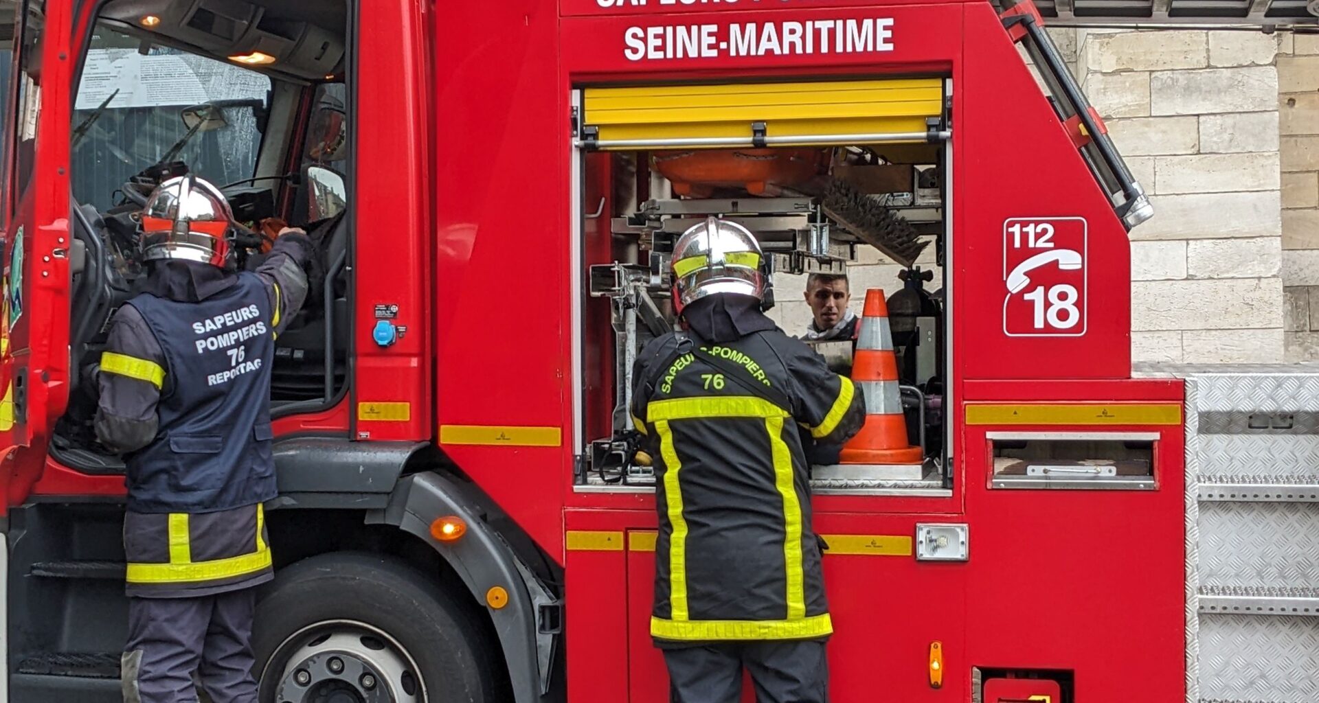 En centre-ville de Rouen, un immeuble évacué après un incendie de poubelle