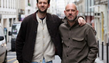 « Une vraie tendresse » : Benjamin Lavernhe retrouve Arnaud, otage du Bataclan qu’il joue dans « Des vivants »