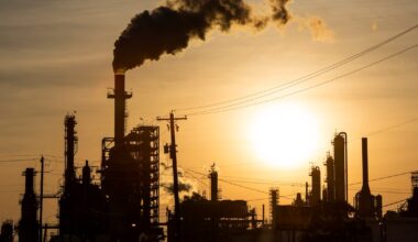 Attaque de drones en Russie : le pétrole flambe, les marchés s'embrasent