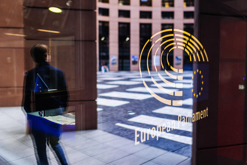 Devoir de vigilance : la droite et l’extrême droite s’allient au Parlement européen et votent « l’omnibus » de la Commission