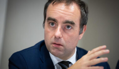 Du Cap Ferret à Saint-Tropez, les luxueuses vacances de Sébastien Lecornu chez ses amis patrons et milliardaires