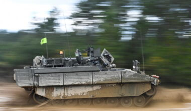 Des blindés à 11 millions d’euros déjà obsolètes face aux drones : le Royaume-Uni livre ses 50 premiers Ajax avec 8 ans de retard