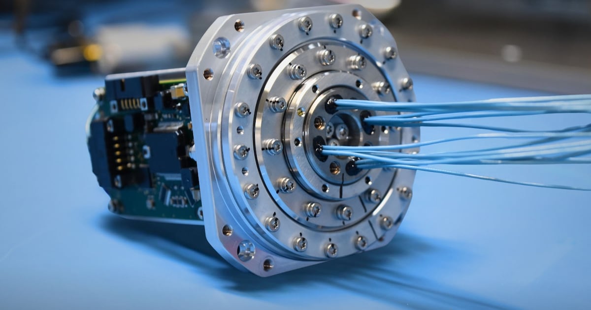 Près de Toulouse, Comat met en route une nouvelle usine pour équiper les petits satellites