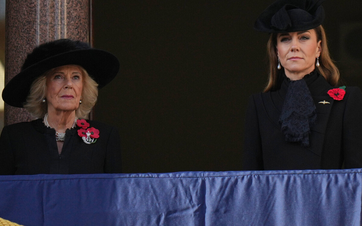 Kate et la reine Camilla assistent aux commémorations du Remembrance Sunday, à Londres, le 9 novembre 2025.