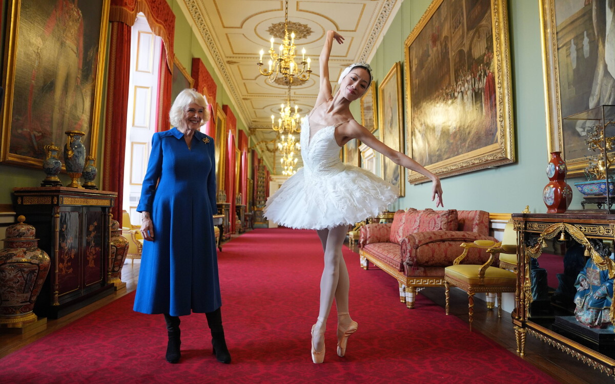 Camilla, dancing queen, reçoit à Buckingham Sangeun Lee, première danseuse du English National Ballet.