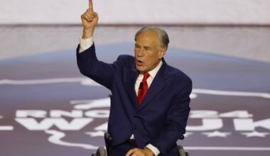 Cette désignation de « terroriste » interdit aux Frères musulmans « d'acheter ou d'acquérir des terrains au Texas » et autorise des « poursuites pour les faire fermer », a annoncé Greg Abbott sur X.