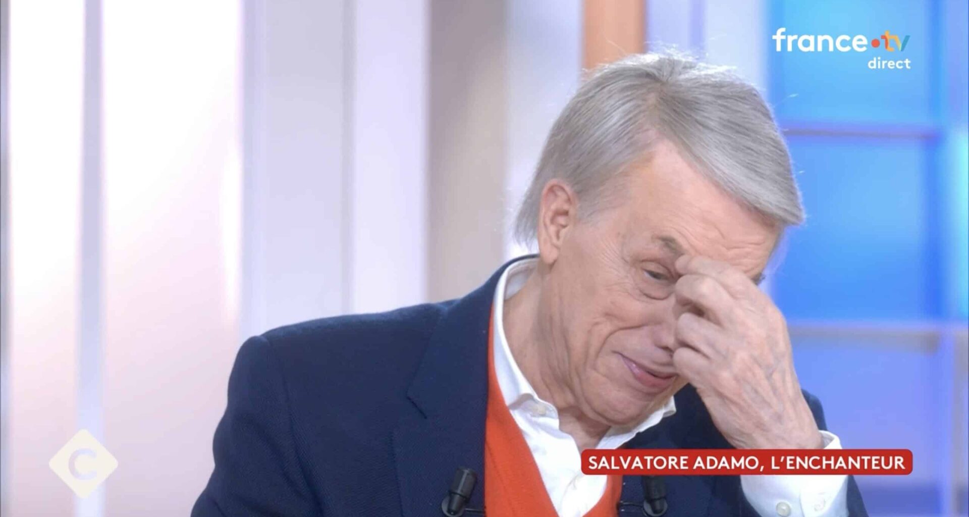 Salvatore Adamo : sur C à Vous, il avoue avoir "volé" une chanson entendue à Gare du Nord