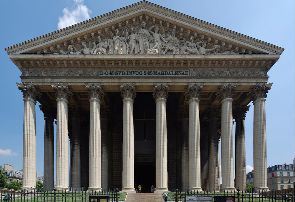 Un sacristain de la Madeleine a été violemment agressé devant l’église du 8e arrondissement de Paris. © Wikimedia Commons.