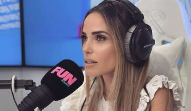 Capucine Anav se fait voler son sac à main hors de prix à la radio avec Cyril Hanouna