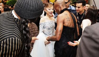 Ariana Grande agressée sur le tapis rouge à Singapour, l’actrice Cynthia Erivo vient à sa rescousse