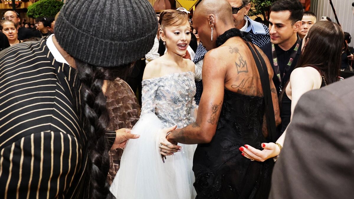 Ariana Grande agressée sur le tapis rouge à Singapour, l’actrice Cynthia Erivo vient à sa rescousse