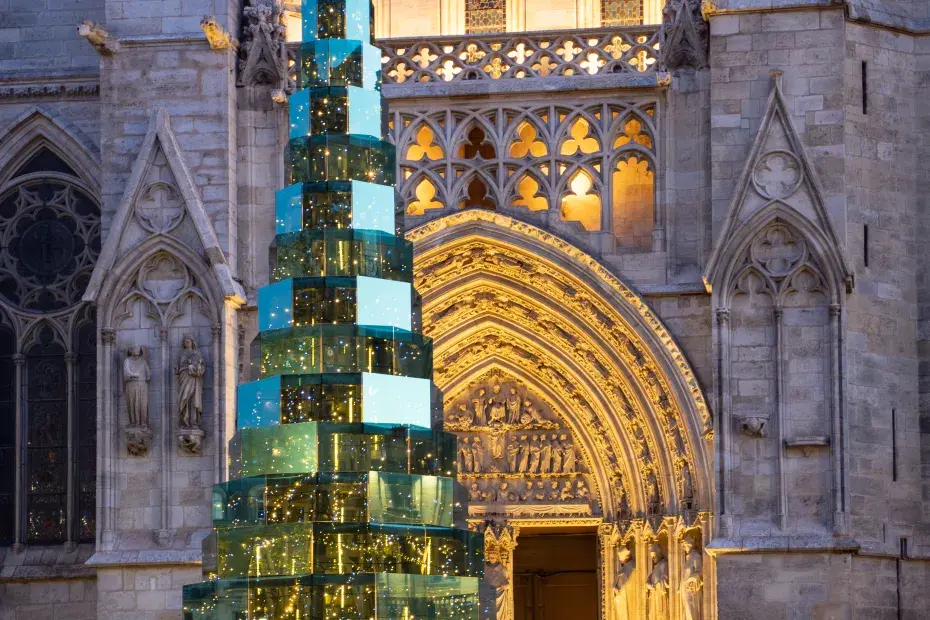Photo du sapin verre de retour sur la place Pey-Berland