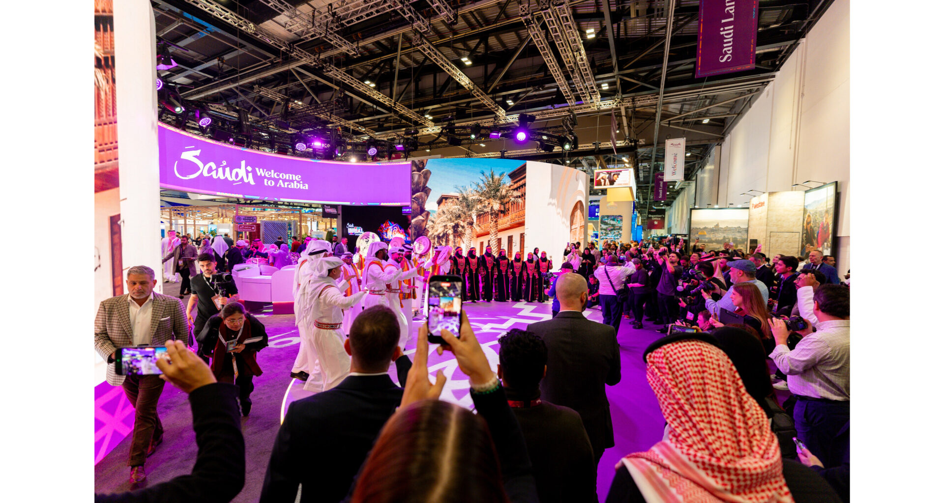 PRÉSENTER SON CALENDRIER IRRÉEL ET SES DESTINATIONS EMBLÉMATIQUES AUX PROFESSIONNELS DU TOURISME DU MONDE ENTIER