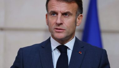 Emmanuel Macron fustige les «bourgeois des centres-villes» qui financent «parfois» le narcotrafic – Libération
