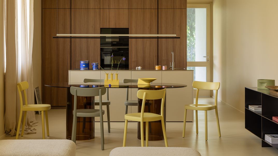 Un duplex tendance dans les tons jaune beurre où « l’architecture est réduite au minimum »