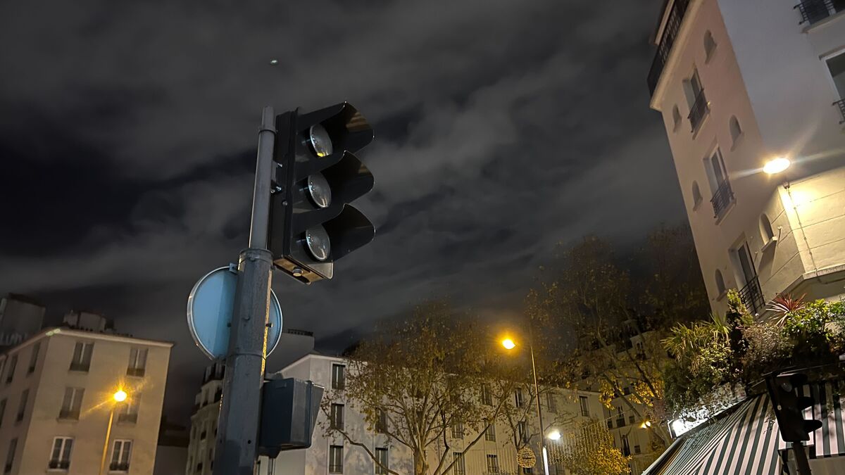 Une panne d’électricité plonge une partie de deux arrondissements de Paris et Malakoff dans le noir, le métro perturbé