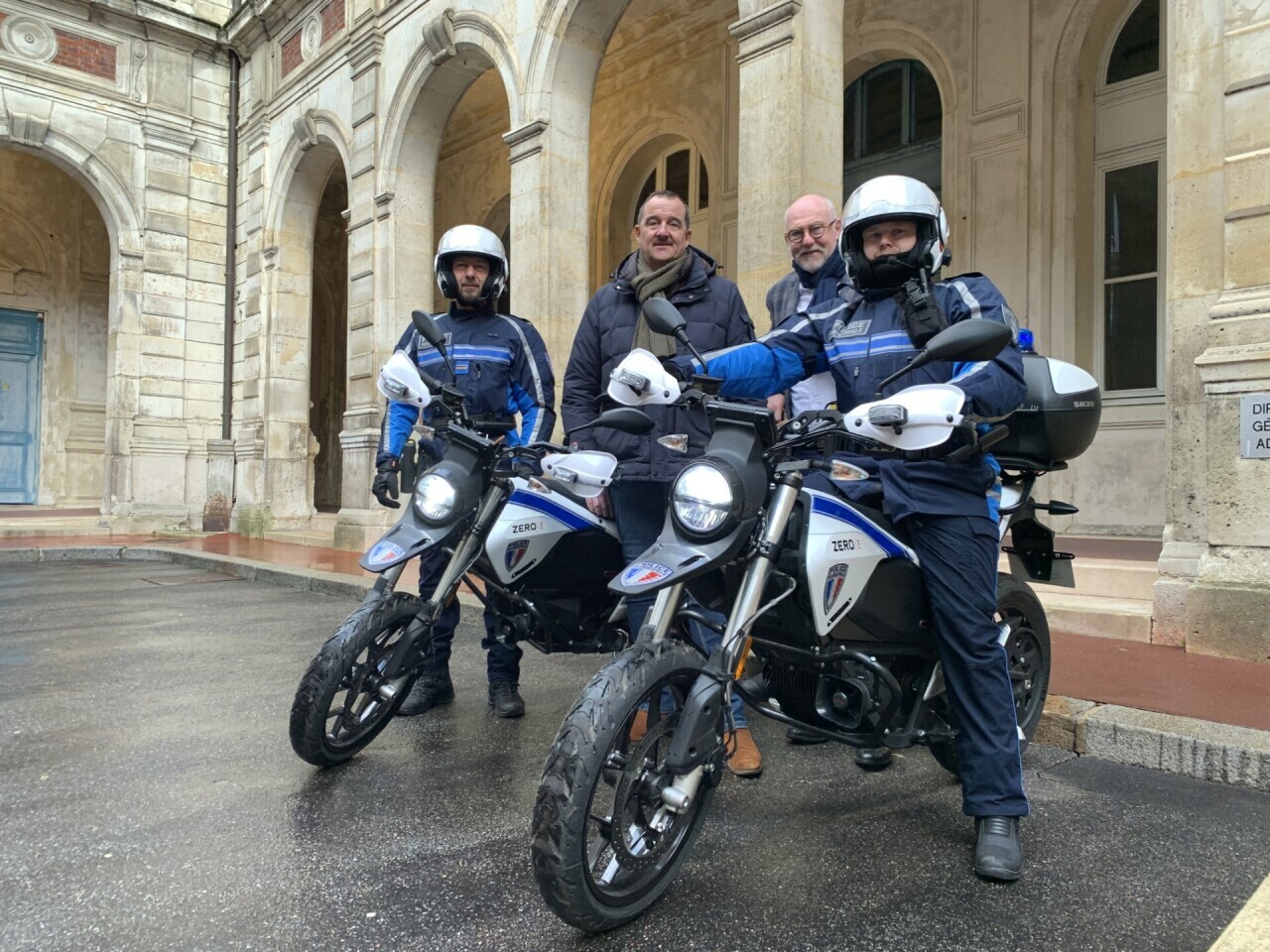près de Rouen, cette police municipale présente ses nouvelles motos électriques